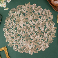 Napperons de table de luxe Platzet 15 pouces en PVC doré métallisé ajouré, motif feuille de fraise, pour les fêtes et les mariages