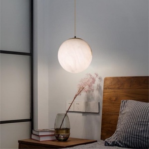 โคมไฟแขวนเพดานอลาสเตอร์แบบนอร์ดิกทันสมัยเรียบง่ายตกแต่งห้องรับแขกห้องนอนโคมไฟระย้าหินอ่อนทรงกลม LED สีขาว - Product Image 3