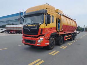 Camion de nettoyage de fond de piscine industriel à pompe à piston haute pression Dongfeng 8x4 de 33 m³ pour boues et sédiments, usage intensif - Product Image 4