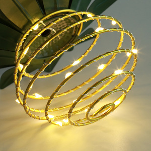 Lámpara Solar de Jardín LED Colgante con Forma de Piña, Linterna Decorativa para Exteriores con Panel Solar y Batería Incluidos - Product Image 4