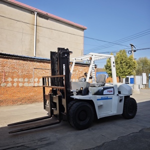 Montacargas TCM FD70 7T/10T de Segunda Mano con Desplazador Lateral Hidráulico y Motor Diésel Isuzu en Venta - Product Image 6