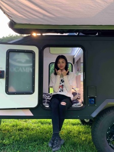 Ecocampor Petite caravane teardrop tout-terrain Mini camping-car Caravane avec cuisine arrière et réfrigérateur - Product Image 6