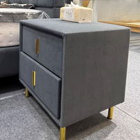 Lit en velours gris foncé tapissé, design italien, cadre de lit queen size avec tête de lit et pied de lit capitonnés à vendre
