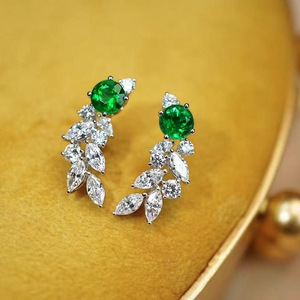 Orecchini a Perno con Fiore di Cristallo Verde per Donne, Accessori Vintage Floreali alla Moda per Uso Quotidiano - Product Image 2