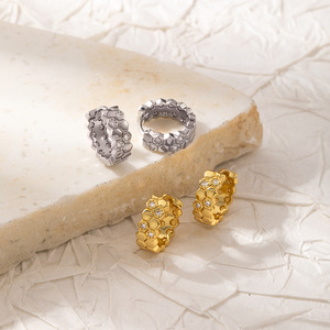 Boucles d'oreilles créoles dorées géométriques micro-serties de zircons, cadeau, bijoux de mode - Product Image 2
