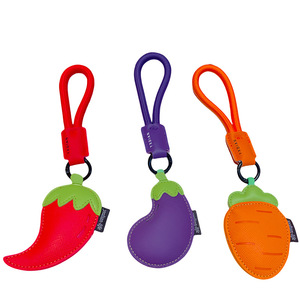 Llavero de cuero PU con colgante de vegetales de dibujos animados únicos, encantador dije de zanahoria, <span class=keywords><strong>berenjena</strong></span> y chile, accesorio para bolso, colgante para teléfono, dijes para teléfono - Product Image 1