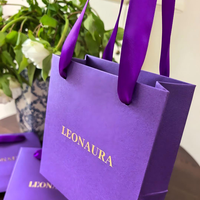 Sac cadeau en papier de luxe avec logo personnalisé et poignées en ruban, emballage haut de gamme pour vêtements et bijoux