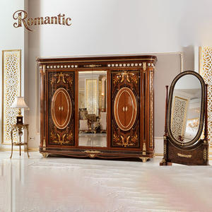 โครงเตียงไม้เนื้อแข็งสีขาวสไตล์หรูหราแบบตุรกี ขนาดใหญ่ สำหรับเตียงคู่  แบบวินเทจ  ขนาดควีนไซส์ สีทอง  พร้อมชุดเฟอร์นิเจอร์ครบชุด - Product Image 5