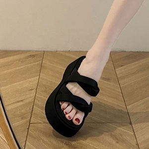 Nouvelles sandales compensées légères et élégantes pour femme, à enfiler, collection Printemps/Été, avec design tendance - Product Image 3