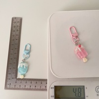 Porte-clés Kawaii en forme de crème glacée aux fruits, pendentif en résine en forme de dessert fraise et de bâtonnet glacé, mini-breloques alimentaires pour sac à dos, décoration quotidienne, cadeau pour fille