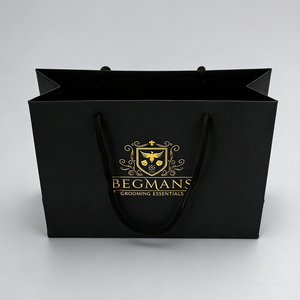 Sacs de shopping en papier kraft noir recyclables, personnalisés avec logo imprimé et estampage à chaud doré, pour emballage promotionnel de vêtements et cadeaux de détail - Product Image 3