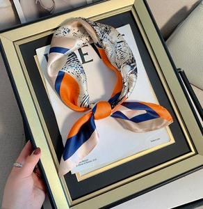 Bufandas cuadradas de seda impresas digitalmente personalizadas al por mayor bufanda de seda 100% bufanda de seda con logotipo impreso bufanda de cabeza de mujer - Product Image 6