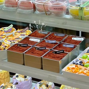 Boîte à gâteau carrée en fer blanc, boîte en fer blanc pour tiramisu, gâteau aux couches de lait de soja, <span class=keywords><strong>mini</strong></span> pâtisseries et desserts, emballage jetable à emporter - Product Image 1