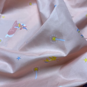 Tela de Tafetán Personalizada con Estampado 300T 50D*50D, Estampado Degradado con Diseño de Unicornio, Flores y Puntos - Product Image 6