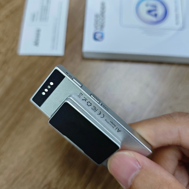 Magnetic Nameplate AI Badge With 64GB HD Noise Reduction Voice Recorders 152 Languages 100 Days for Meeting Interview Class Call