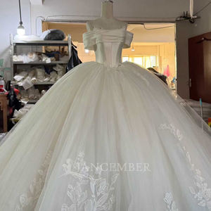 Vestido de Novia Moderno OY041 con Cuello Barco, Tela de Satén y Tul, Cola Capilla, Apliques Florales de Cristal y Encaje - Product Image 3