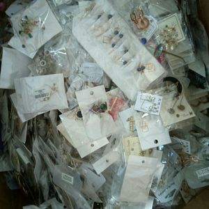 1Kg 80-150 Cái Mix Bông Tai Bán Theo Trọng Lượng Bông Tai Stud Mix Và Ngẫu Nhiên Số Lượng Lớn Đồ Trang Sức Trung Quốc <span class=keywords><strong>Yiwu</strong></span> Nhà Máy - Product Image 5