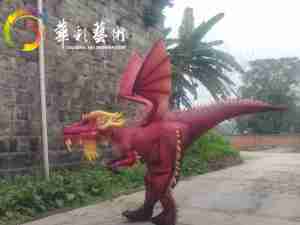 Costume de <span class=keywords><strong>dragon</strong></span> volant rouge <span class=keywords><strong>avec</strong></span> fonction de pulvérisation de fumée pour parc d'attractions - Product Image 4