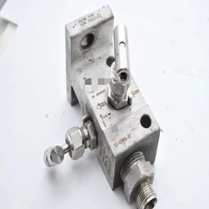 SS-V2BF8-FL Collettore Strumentale a 2 Valvole in Acciaio Inox 1/2 Pollice Donna - Product Image 1