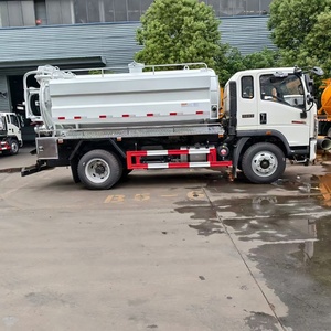 Camion d'aspiration des eaux usées Sinotruk Howo 4x2, camion-citerne à vide pour fosses septiques, camion de nettoyage des boues fécales de 8 m³ à vendre - Product Image 3
