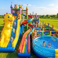 Château gonflable commercial en PVC de 0,55 mm, conforme aux normes de sécurité, structure de saut robuste, piscine à balles