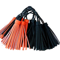 Porte-clés en microfibre suédée PU personnalisé de haute qualité avec pompon coloré pour sacs à main, chaussures et rideaux