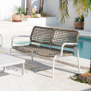 Ensemble de mobilier de jardin extérieur en corde tressée avec structure en aluminium, sièges et table basse pour terrasse, bord de piscine et balcon - Product Image 2