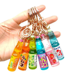 Llavero de <span class=keywords><strong>Soda</strong></span> <span class=keywords><strong>Japonesa</strong></span> <span class=keywords><strong>Ramune</strong></span> en Miniatura, Adorno para Casa de Muñecas, Accesorio para Bolsos - Product Image 1