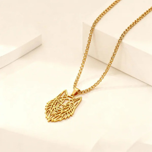 Collana con Ciondolo a Testa di Lupo Traforato in Acciaio Inox Placcato Oro, Stile Retrò Personalizzato per Uomo - Product Image 4