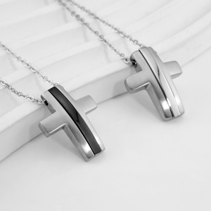 <span class=keywords><strong>Collana</strong></span> con Ciondolo a Croce in Acciaio al Titanio Stile Europeo-Americano, in Acciaio Inossidabile 316 con Processo di Lavorazione a Filo Liscio - Product Image 3