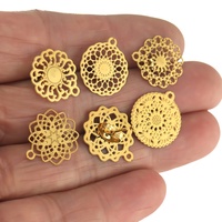 Lot de 10 Boucles d'Oreilles Clous en Acier Inoxydable Ajouré Motif Fleur Tendance pour Fabrication de Bijoux DIY, Accessoires Hypoallergéniques en Gros
