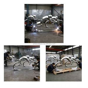 Vente flash : Sculpture de vélo en acier inoxydable poli sur mesure avec impression numérique grandeur nature pour la décoration extérieure moderne de la maison 1 - Product Image 4