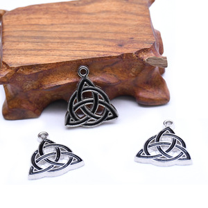 Black Oil Coated Triquetra Pendant 2.5cm Zinc Alloy For Necklace Making DIY Jewelry Accessory - Product Image 5
