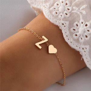 Venta caliente <span class=keywords><strong>oro</strong></span> joyería <span class=keywords><strong>pulsera</strong></span> colgantes encantos 26 letras en inglés corazón colgante <span class=keywords><strong>pulsera</strong></span> para mujer - Product Image 4