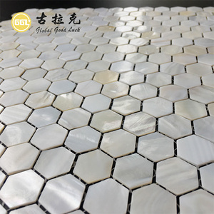 Mosaïque de coquille de nacre blanche hexagonale sur filet de haute qualité pour la décoration murale intérieure moderne pour la salle de bain et la cuisine - Product Image 5