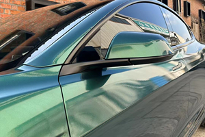 Film vinyle PET vert royal brillant pour Tesla Model 3 et Model Y, auto-cicatrisant, avec technologie Air Release, épaisseur 8,5 mil, film de protection pour véhicule, film de changement de couleur - Product Image 5