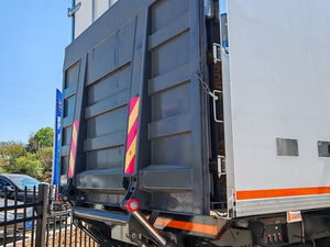 <span class=keywords><strong>Camion</strong></span> <span class=keywords><strong>frigorifique</strong></span> haute performance HOWO 6X4 10 roues 25t avec <span class=keywords><strong>hayon</strong></span> pour le transport d'aliments congelés - Product Image 5