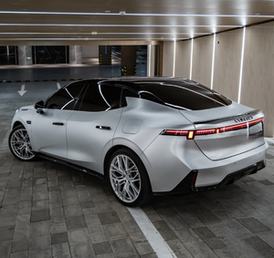 Vinilo Líquido Premium para Envoltura de Autos Alexander Silver, Vinilo PET Brillante Removible, seguro para la pintura y homologado para circular por la calle para la matriculación de vehículos - Product Image 4