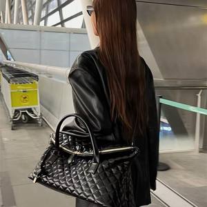 Bolsa de Viaje Acolchada con Diseño de Diamantes, Gran Capacidad, Unisex, para Llevar en la Mano, Bolsa de Gimnasio, Equipaje de Mano, Bolsa de Hombro, Bolsa Cruzada, Precio de Fábrica - Product Image 2