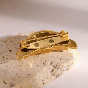 Joyería Personalizada de Moda, Pin de Solapa de Lujo Ligero, Diseño de Croissant, Glamour, Acero Inoxidable, Joyería Impermeable al por Mayor - Product Image 4