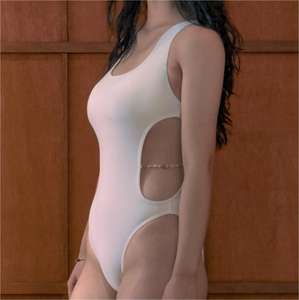 Traje de Baño Sexy de Una Pieza, Minimalista, Sólido, con Corte Lateral y Espalda Baja, Personalizable con Logotipo de Fábrica - Product Image 2