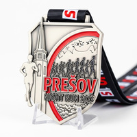 Médaille de finisseur sportif en alliage de zinc émaillé souple, personnalisée haut de gamme, argent antique, avec relief 3D de coureur urbain, pour événements de course nocturne
