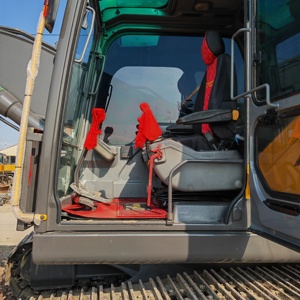 Excavatrice hydraulique sur chenilles Volvo EC240 d'occasion à vendre Machine puissante avec moteur central et composants de pompe - Product Image 2