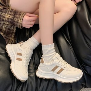 Baskets blanches pour femmes à semelle épaisse - Chaussures de sport confortables et élégantes pour un usage quotidien - Product Image 3