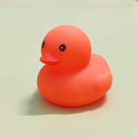 Cadeau promotionnel bébé bain piscine flottant jouet coloré sûr Miniature Silicone caoutchouc canard