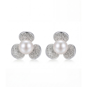 Pendientes de Perlas de Agua Dulce de Plata S925, Diseño Texturizado de Trébol, Joyería Elegante, Regalo para Mujer - Product Image 1