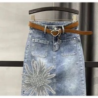 Rok Midi Denim Katun Berhias Rhinestone Floral Musim Semi 2026, Model Barat Chic Pinggang Tinggi dengan Rumbai di Bagian Bawah