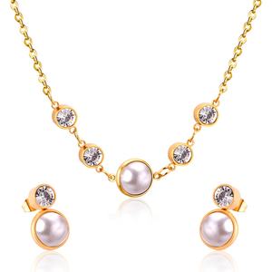 Conjunto de Collar y Aretes de Perlas y Circonitas en Acero Inoxidable con Baño de Oro de 18K, Joyería Nupcial para Mujer - Product Image 1