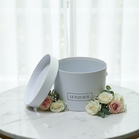 Emballage de fleur de boîte ronde de chapeau en carton blanc avec couvercle pour fleurs de rose