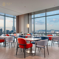 Ensemble de mobilier JEILI pour hôtel, cantine, restaurant commercial : table et chaises en bois avec structure en fer, idéal pour les projets hôteliers